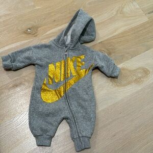 Nike zip up romper excellent condition!